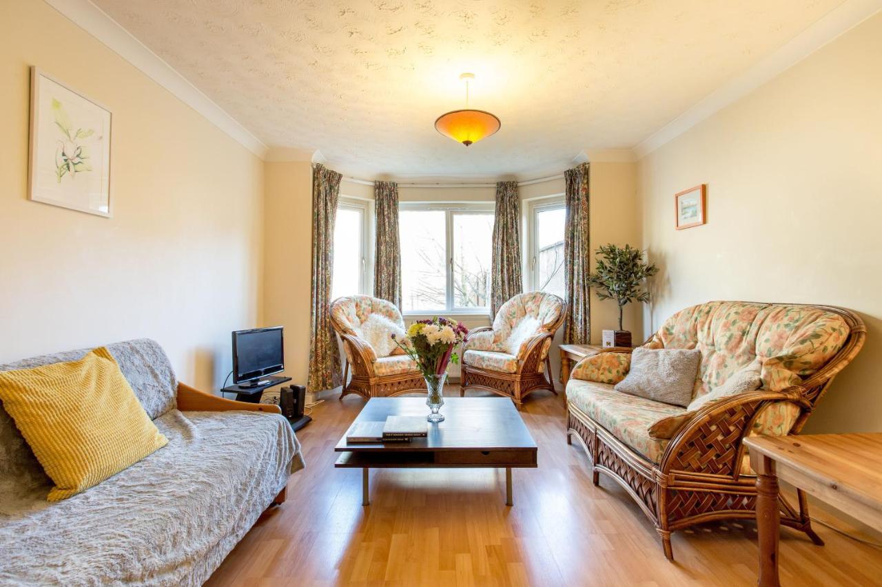Central & Stylish 3 Bedroom, 2 Bath, Free Parking * EDI